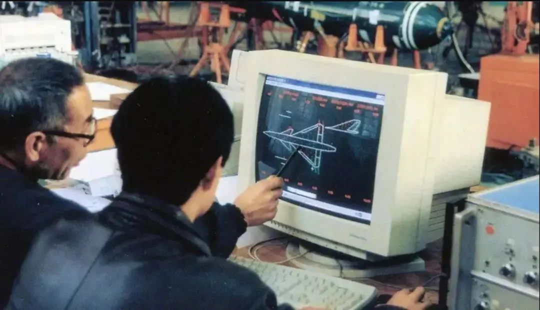 振翅长空、傲视苍穹！歼-10战机首飞26周年，已经列装600多架