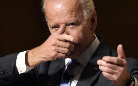 这个决定，真的让美国离崩盘只有一步之遥！