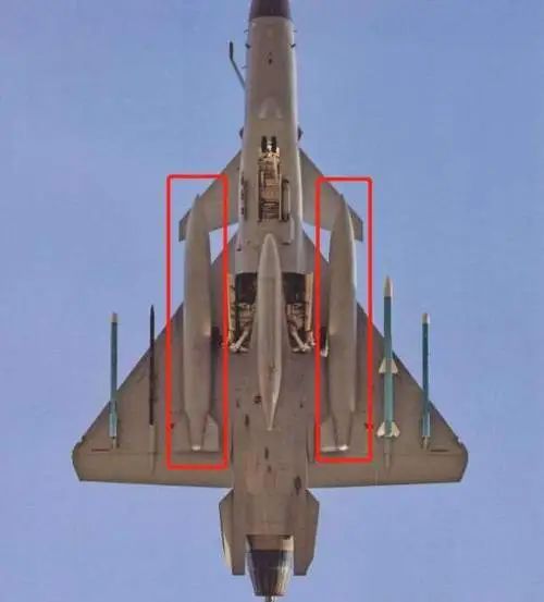 歼-10C开启“野兽模式”，亮出最强打击火力，美国空军表示忧虑