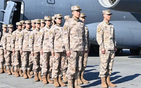 莫斯科遭袭9天后，运-20满载一批解放军，突然降落在了莫斯科