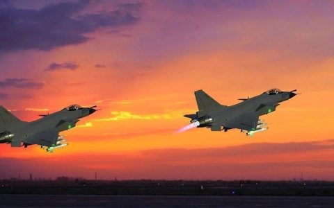 F15大批出动拦截某重型隐身机群，结果全部扑空？