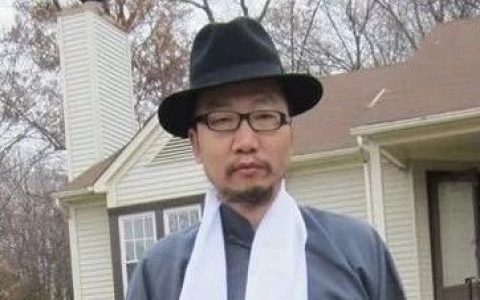 痛心，“美国国师”在美国混到在线要饭，哈哈！