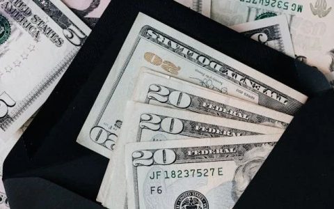 了不起的美帝，三面开战，就问这印钞机还能扛多久？