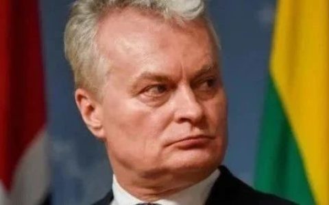 自残三年，立陶宛绷不住了