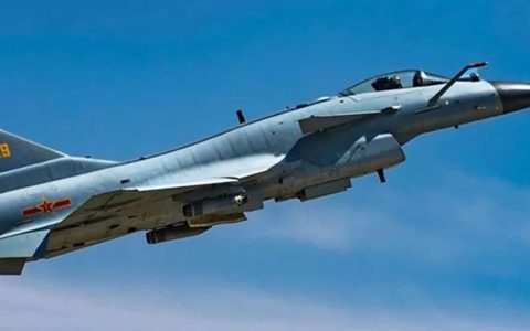 中澳空中摩擦，歼-10贴脸压制，仅300米？