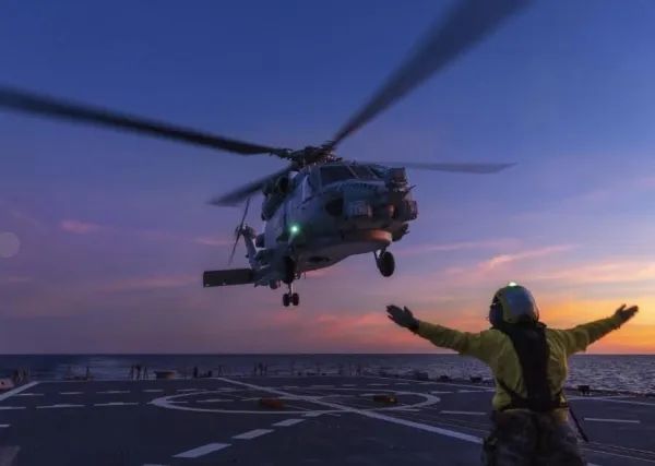 中澳空中摩擦，歼-10贴脸压制，仅300米？