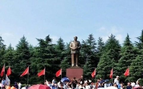 并不是毛主席成了神，而是为人民服务的都成了神