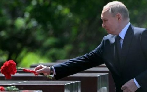 一觉醒来，俄罗斯遭遇多路袭击