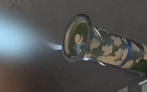 风骚走位凸显武器先进，阴损招数反映人品低劣