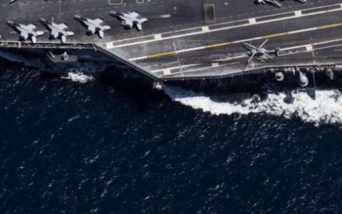 帝国主义夹着尾巴逃跑了！