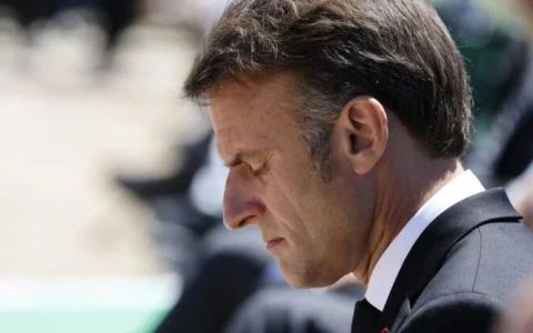 把法国搞得一团乱，马克龙下了一步臭棋