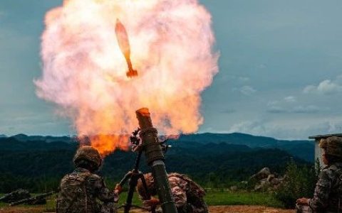 打印利器！解放军新120迫击炮列装8个集团军，治愈火力不足恐惧症