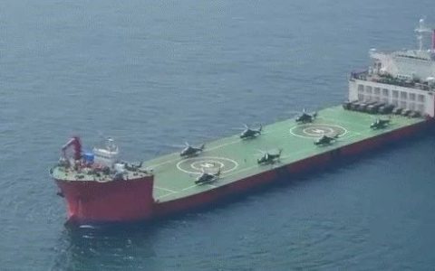 海上中继平台再度现身，一口气八架武直-10同步处于待飞状态