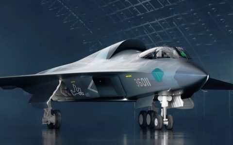 第一张图，对军事不太关注的，差点当做六代机的官宣定妆照