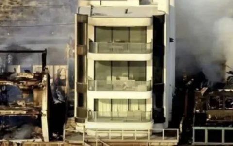 加州大火烧毁的上万豪宅中，一栋超级豪宅毫发无损