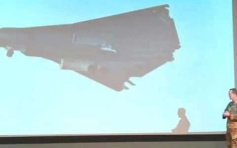 美军内部讲解中国六代机！全程总结就8个字：震撼，严重的危机感