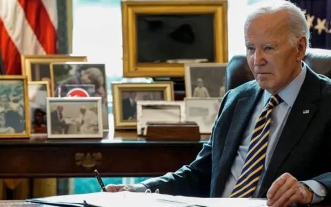 荷兰阿斯麦要卖光刻机给中国了，这是典型的要压制中国高科技，相当于倾销！