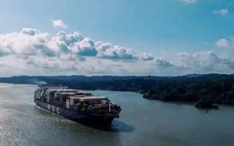 不排除武力夺岛收河，特朗普放狠话的背景与真实意图