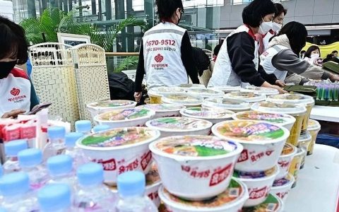 灵堂前的泡面被谁偷了？什么坏事都赖中国，这样的韩国还有救吗？