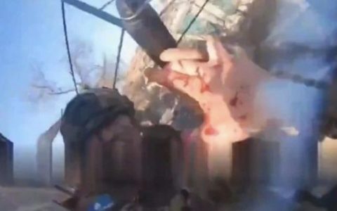 两个男人的生死搏杀