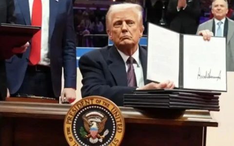 特朗普连连退群，他有3大疯狂企图，中国要小心了！