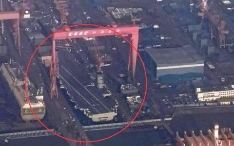 福建舰航母再进干船坞画面曝光，这是为交付海军测试做前期准备？