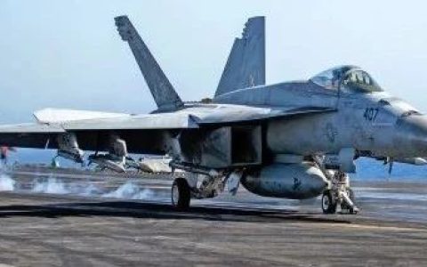 从F-18E的搭载模式看美国海军的心态变化