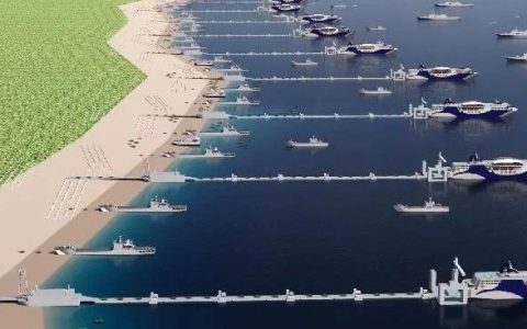 千军万马过海峡！两栖登陆利器出海测试，巨型滚装船队一步上岸