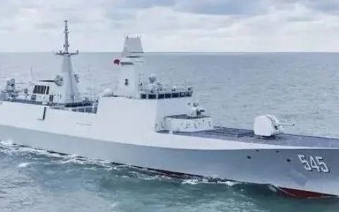 解放军“亚洲最强护卫舰”入列，技术过于先进，美军都得绕着走