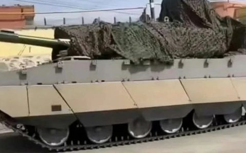 陆军的“六代机”也来了，平替99A和04A，跑起来居然完全没有烟