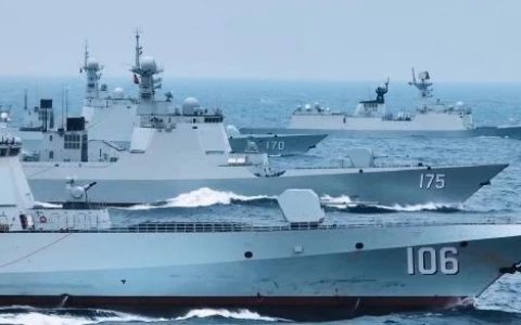 海军三型“神盾舰”首次同框，大片既视感，网友：想看8艘055同框画面