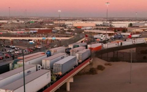 被轻松拿捏的邻国