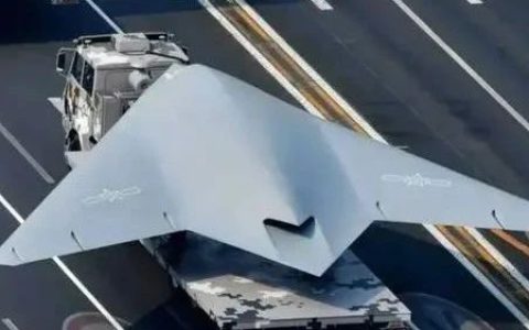 海军“官宣076不载歼-35”？3次强调“攻击-11”是舰载机，为什么不载歼-35打美军航母？