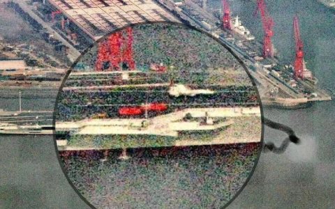 福建舰甲板再次出现弹射小车，六轮海试后又重走老路，难道之前并没有弹射舰载机？