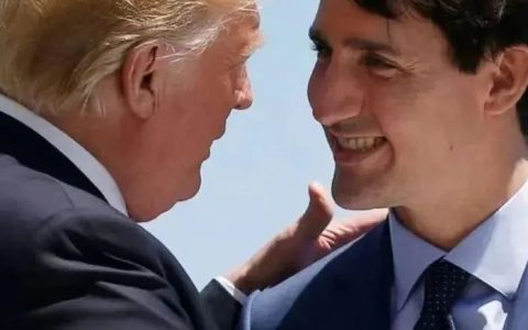 特朗普露出血盆大口，他真不是开玩笑！欧盟终于找到3个傻子国家，普京笑了！