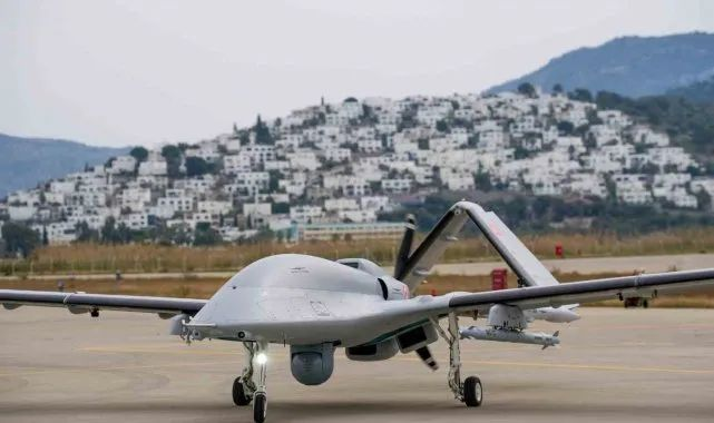 土耳其无人机发射新型超音速导弹击中海上目标，其实是制导火箭弹