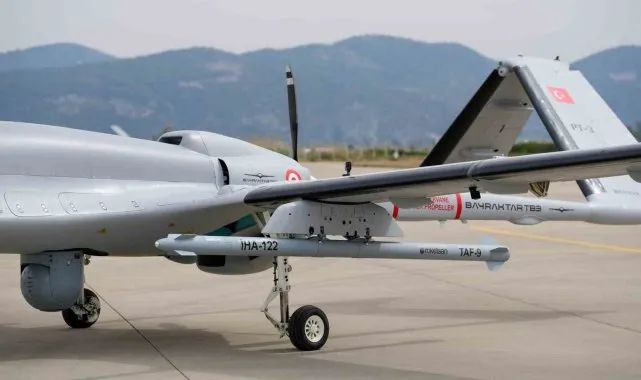 土耳其无人机发射新型超音速导弹击中海上目标，其实是制导火箭弹