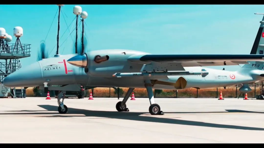 土耳其无人机发射新型超音速导弹击中海上目标，其实是制导火箭弹