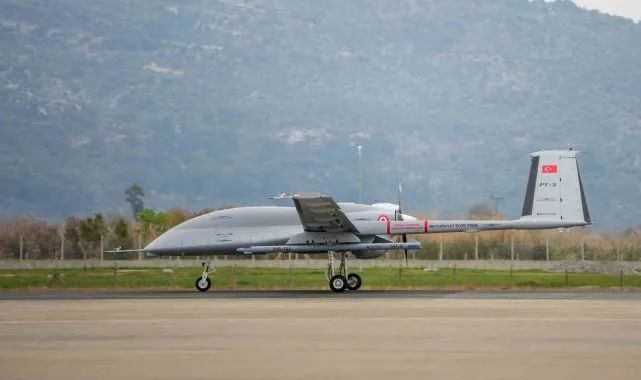 土耳其无人机发射新型超音速导弹击中海上目标，其实是制导火箭弹