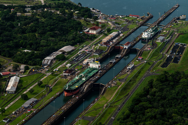 港府北京双管齐下轮番警告,此番定要让“李超人”认清形势,摆正位置。