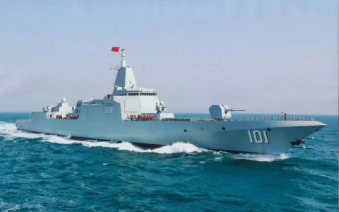 进击的兔子：052D中东观战，白头鹰战法升级，川子的海军果然比老登的能打！