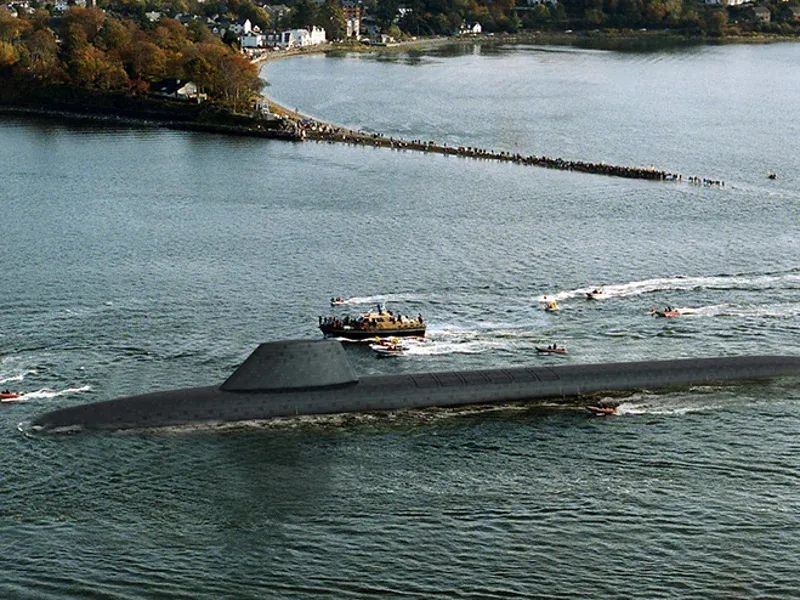 英国无畏级弹道导弹潜艇首艇举行龙骨铺设仪式,确保持续海上威慑