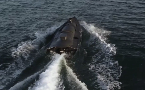 用无人艇“狼群”围攻解放军075大登？台湾做什么梦呢！