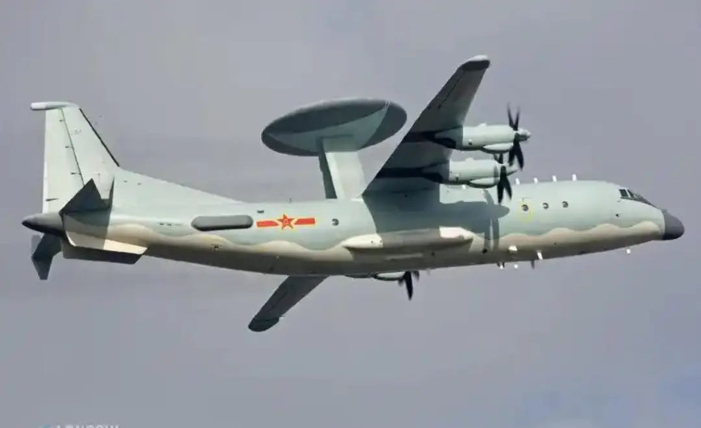 战略重地遇袭，乌军无人机摧毁2架图160轰炸机，俄专家：是时候引进空警500了