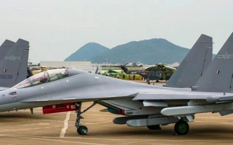 《歼16D：空中电战界的隐形土豪，烧钱烧出黑科技！》