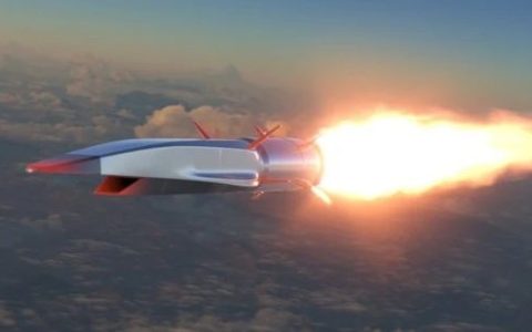 首次曝光！俄媒：这是中国射程1000公里高超音速空对空导弹