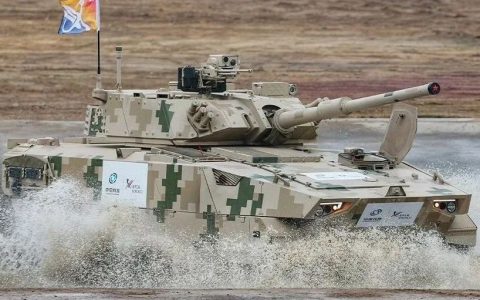 生产即落后的AUS2炮通用炮塔