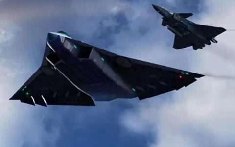 空中巡洋舰！歼-36果然不简单，主弹舱又大又深，进气道拐弯让路