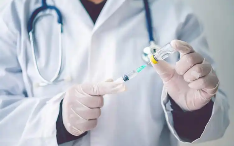 特朗普急了，这次直接加税到245%，万万没想到是这个产品