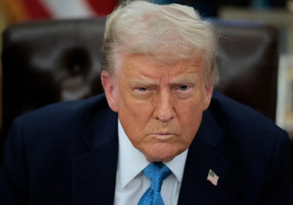 特朗普彻底疯狂，全球190国遭美国贸易宣战，世界经济要变天